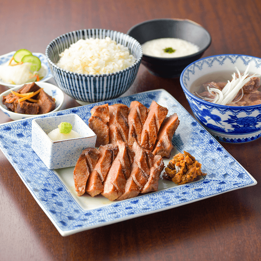 写真：炭焼牛たん東山